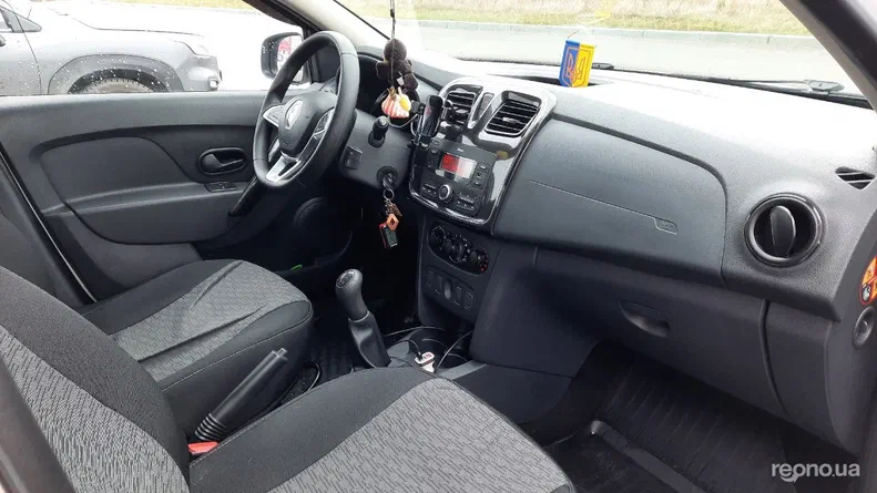 Renault Logan 2019 - 14