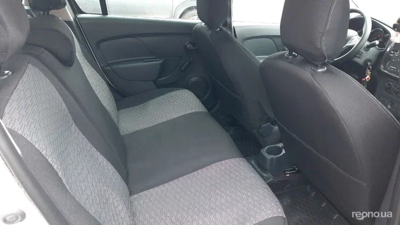 Renault Logan 2019 - 15