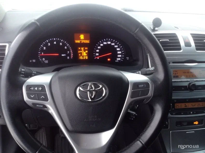 Toyota Avensis 2012