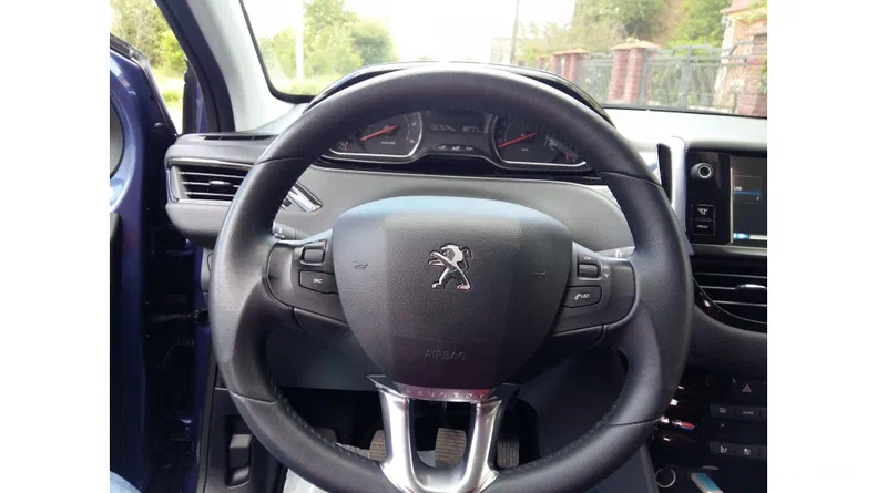 Peugeot 208 2014 - 10