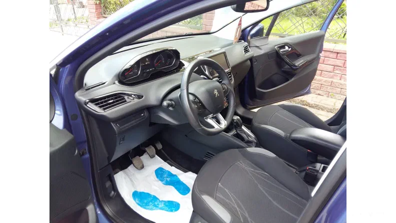 Peugeot 208 2014 - 8
