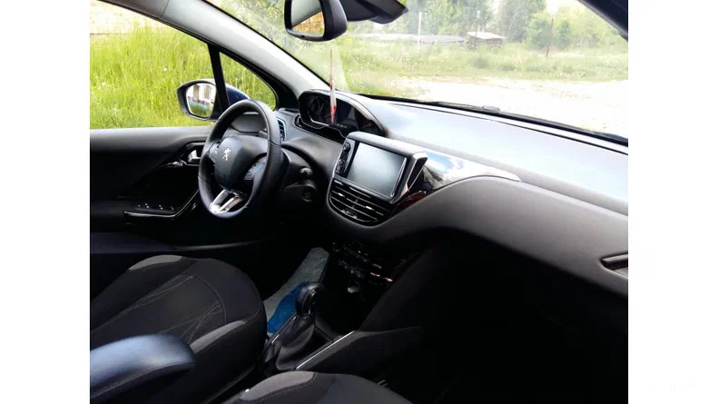 Peugeot 208 2014