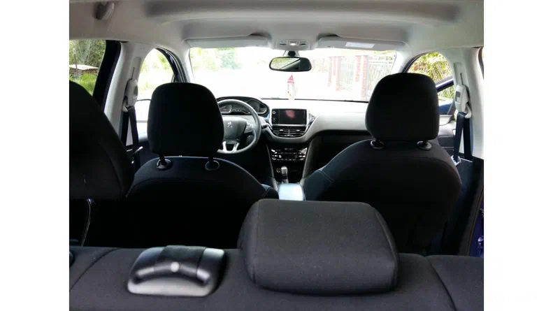 Peugeot 208 2014 - 6