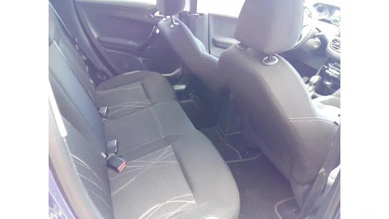 Peugeot 208 2014 - 5