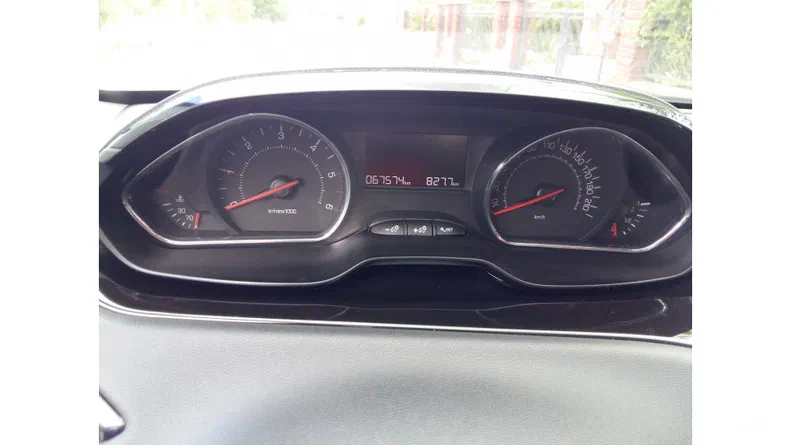 Peugeot 208 2014 - 11