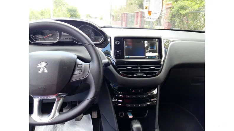 Peugeot 208 2014 - 9