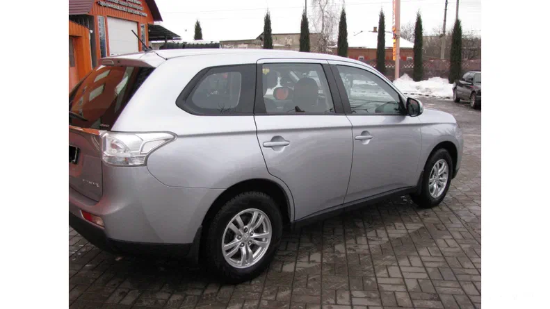 Mitsubishi Outlander 2015