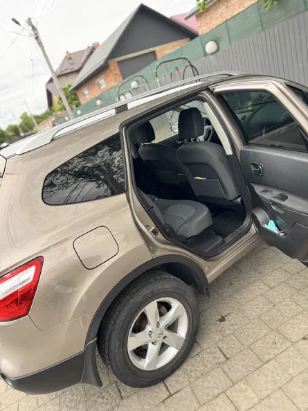 Nissan Qashqai+2 2010 - 6