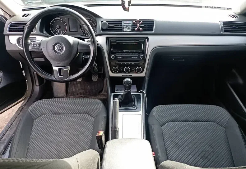 Volkswagen Passat 2011 - 10