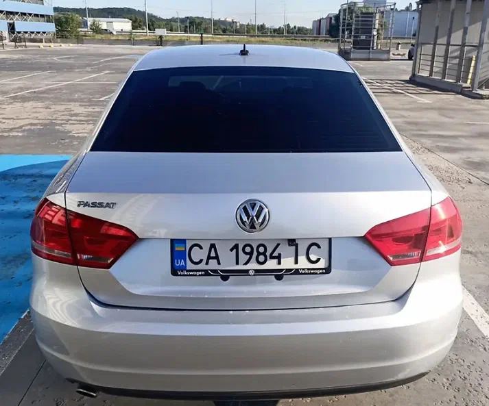 Volkswagen Passat 2011 - 12