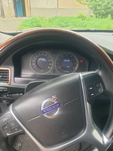 Volvo V70 2011 - 1