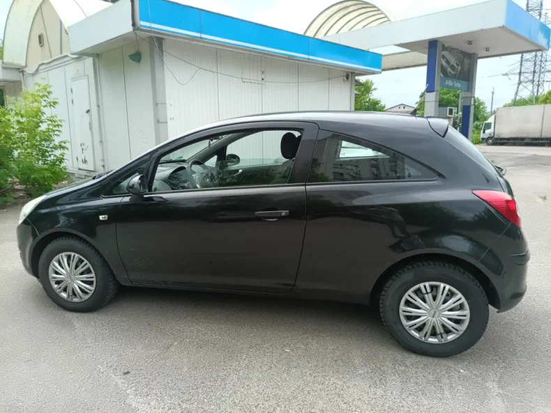 Opel Corsa 2009 - 1