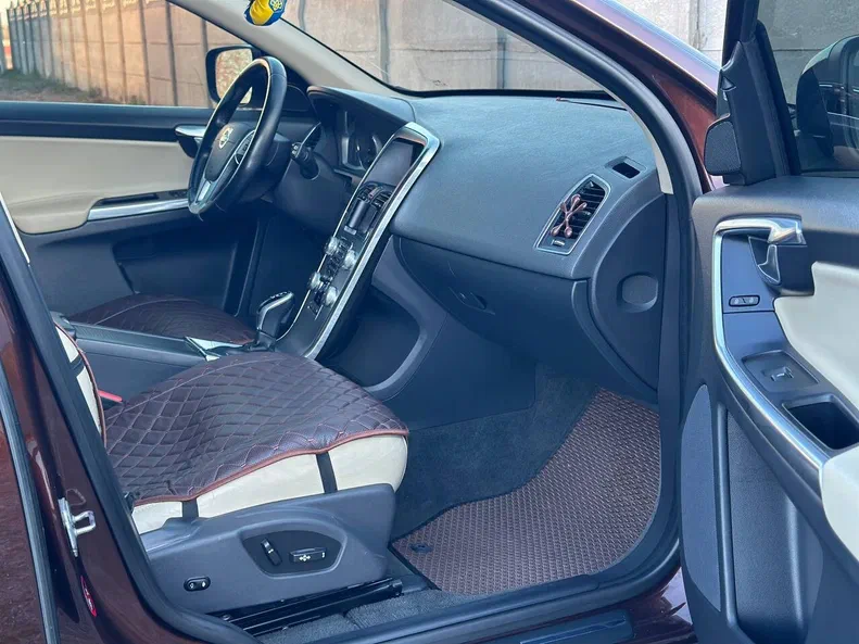 Volvo XC60 2017 - 13