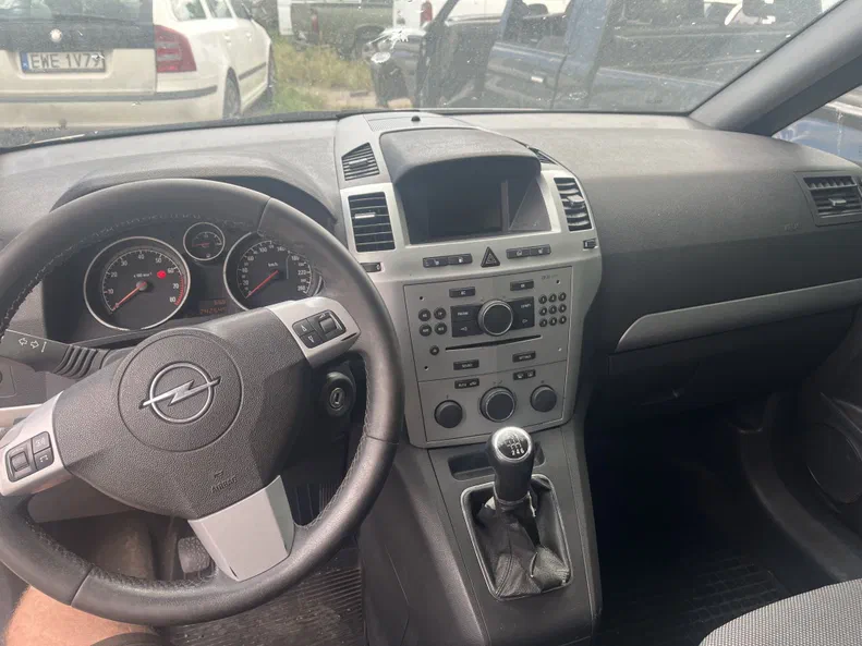 Opel Zafira 2009 - 4