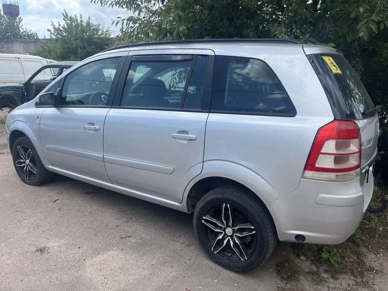 Opel Zafira 2009 - 1
