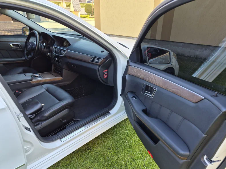 Mercedes-Benz E-Клас 2012 - 25