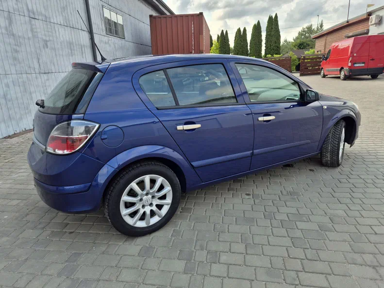 Opel Astra 2009 - 1