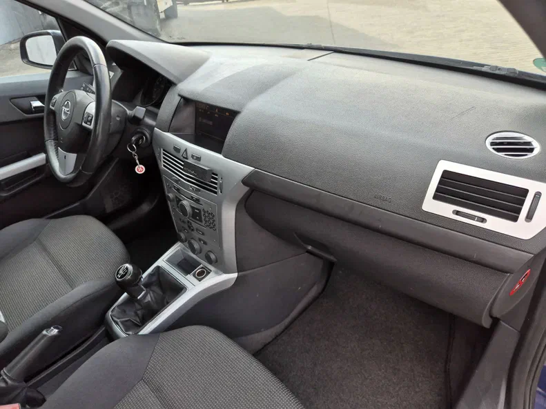 Opel Astra 2009 - 12