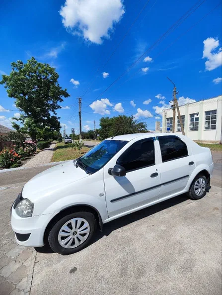 Renault Logan 2011 - 1