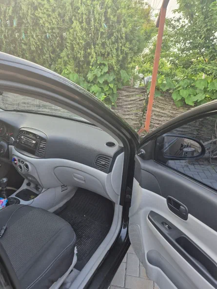 Hyundai Accent 2008 - 9