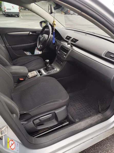 Volkswagen Passat 2011 - 12