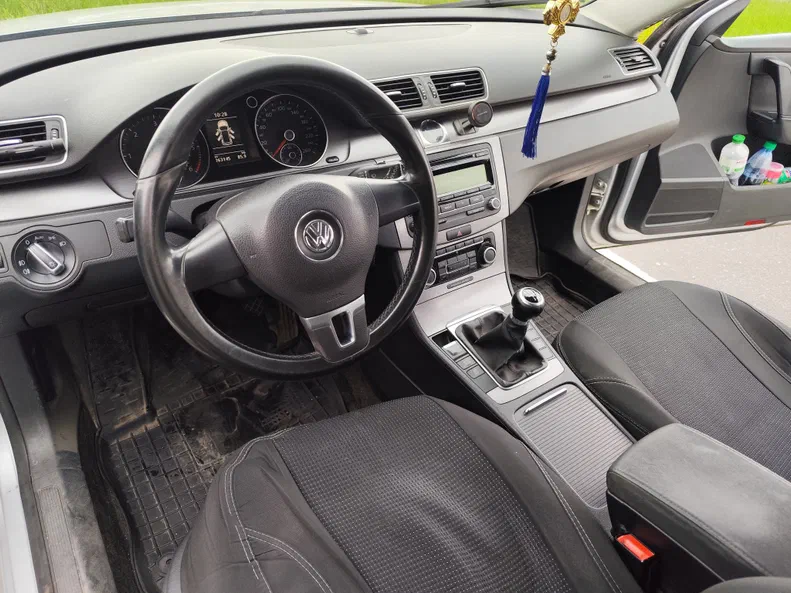 Volkswagen Passat 2011 - 9