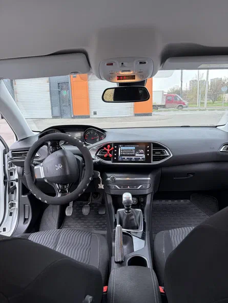 Peugeot 308 2015 - 12