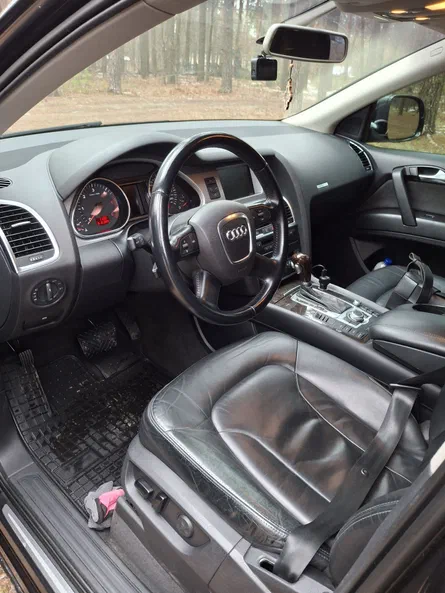 Audi Q7 2009 - 11