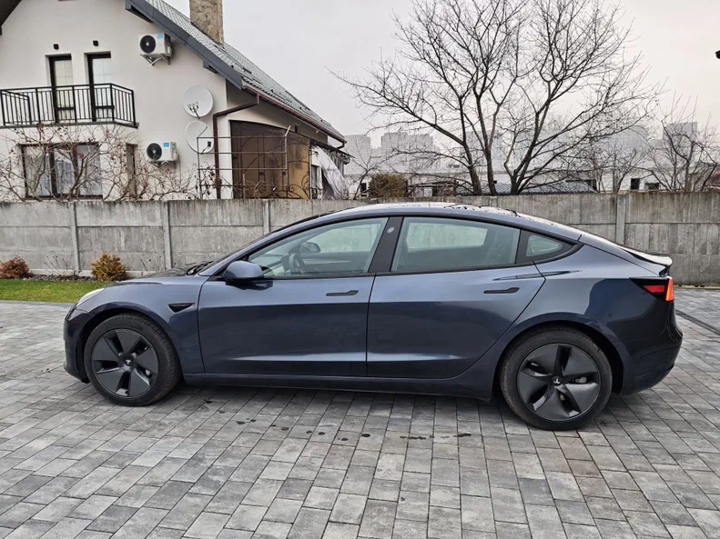 Tesla Model 3 2023 - 34