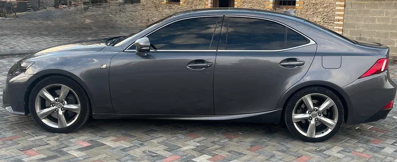 Lexus IS 2016 - 13