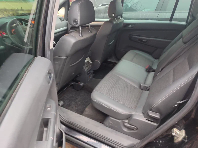 Opel Zafira 2011 - 13