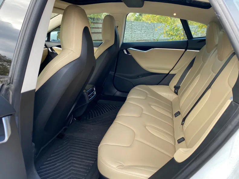 Tesla Model S 2015 - 5