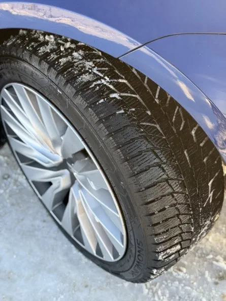 Tesla Model 3 2025 - 10