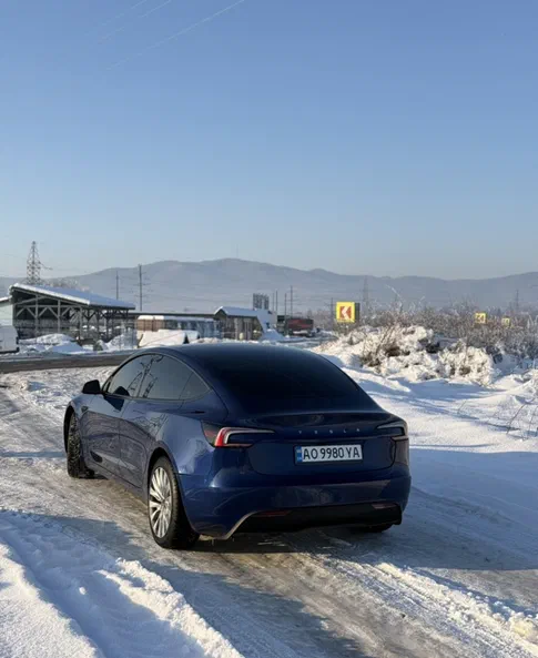 Tesla Model 3 2025 - 6