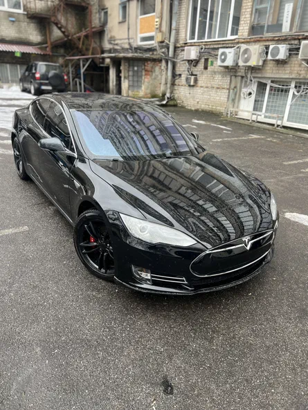Tesla Model S 2014