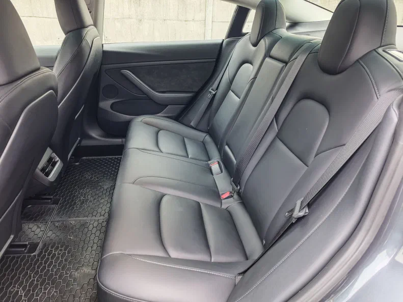Tesla Model 3 2023 - 16