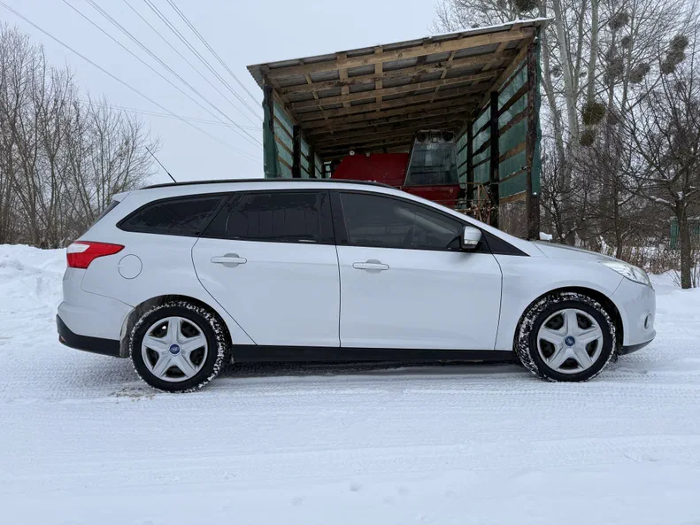 Ford Focus 2011 - 10