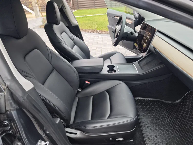 Tesla Model 3 2023 - 21