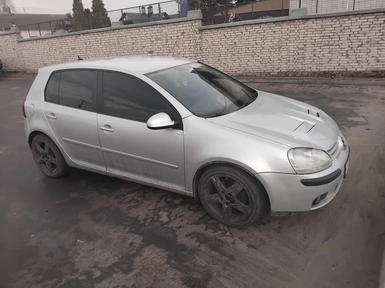 Volkswagen Golf 2005 - 0