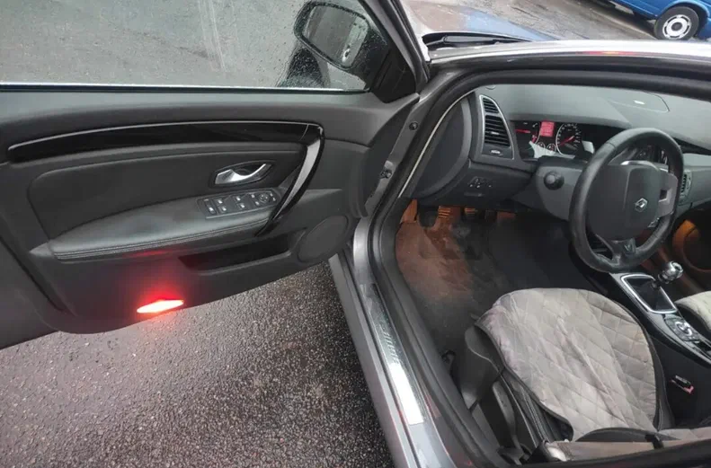 Renault Laguna 2012 - 11