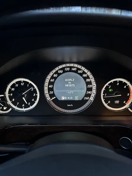 Mercedes-Benz E-Клас 2010 - 8