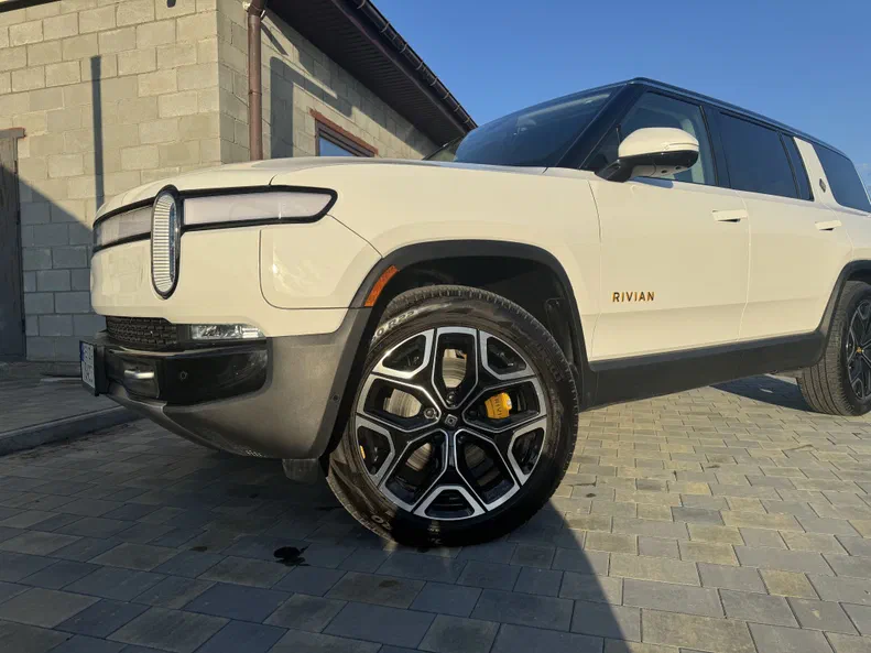 Rivian R1S 2024