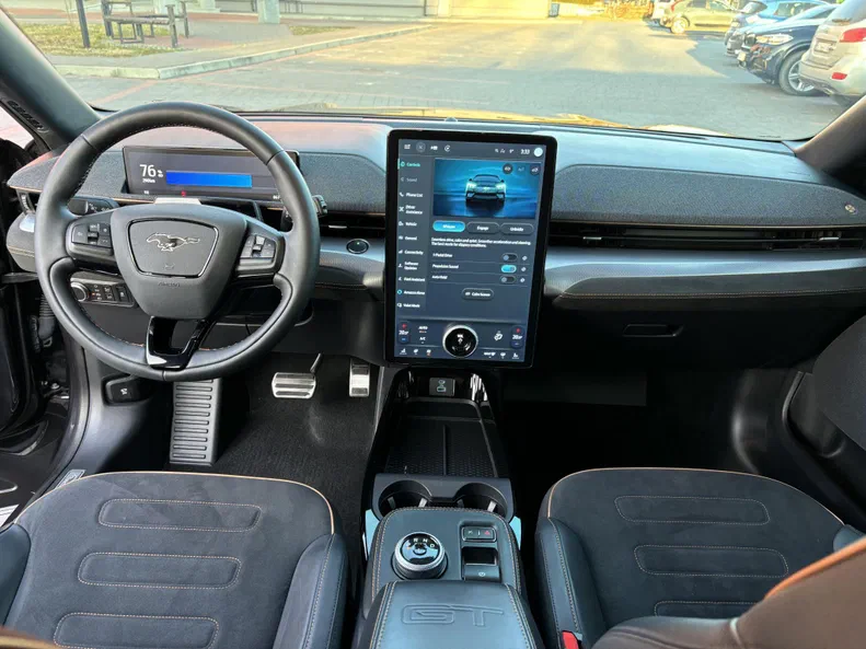 Ford Mustang Mach-E 2021 - 25