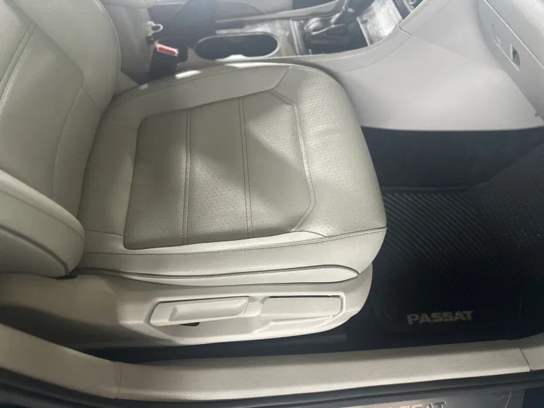 Volkswagen Passat 2018 - 24