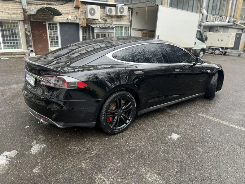 Tesla Model S 2014 - 19