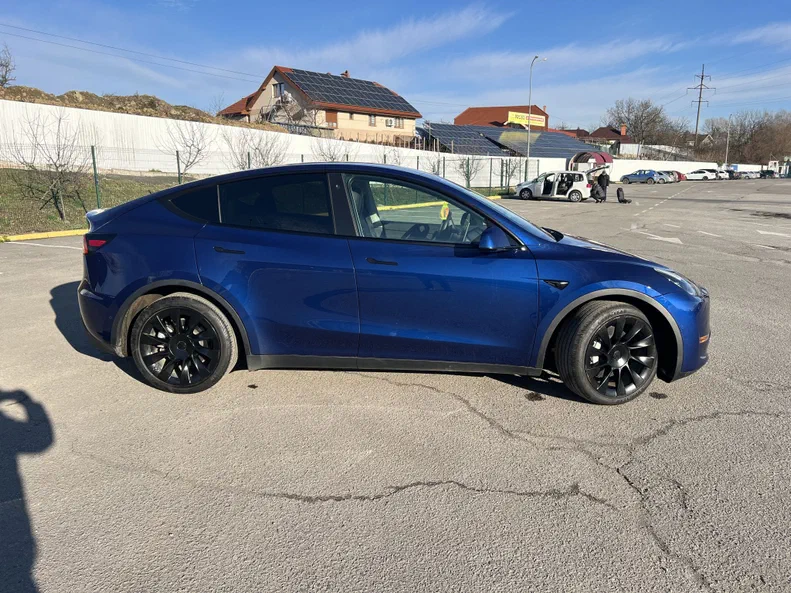 Tesla Model Y 2021 - 26