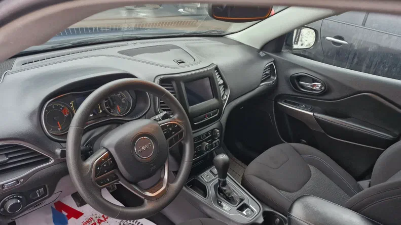 Jeep Cherokee 2020 - 11