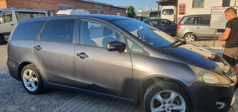 Mitsubishi Grandis 2005