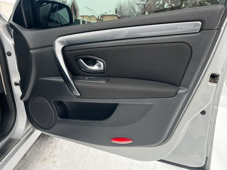 Renault Laguna 2010 - 17