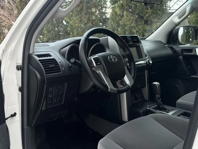 Toyota Land Cruiser Prado 2010 - 9